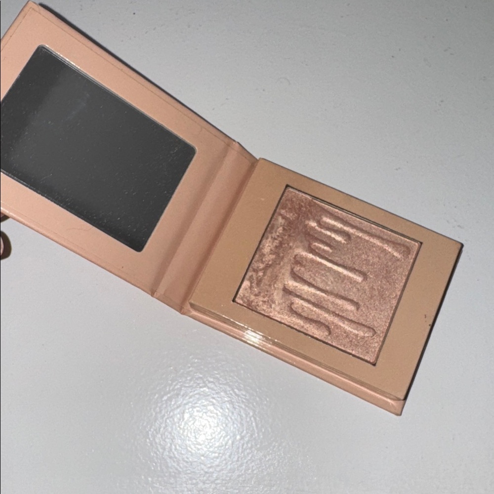 Kylie cosmetics pressed illuminating powder Cotton Candy Cream
